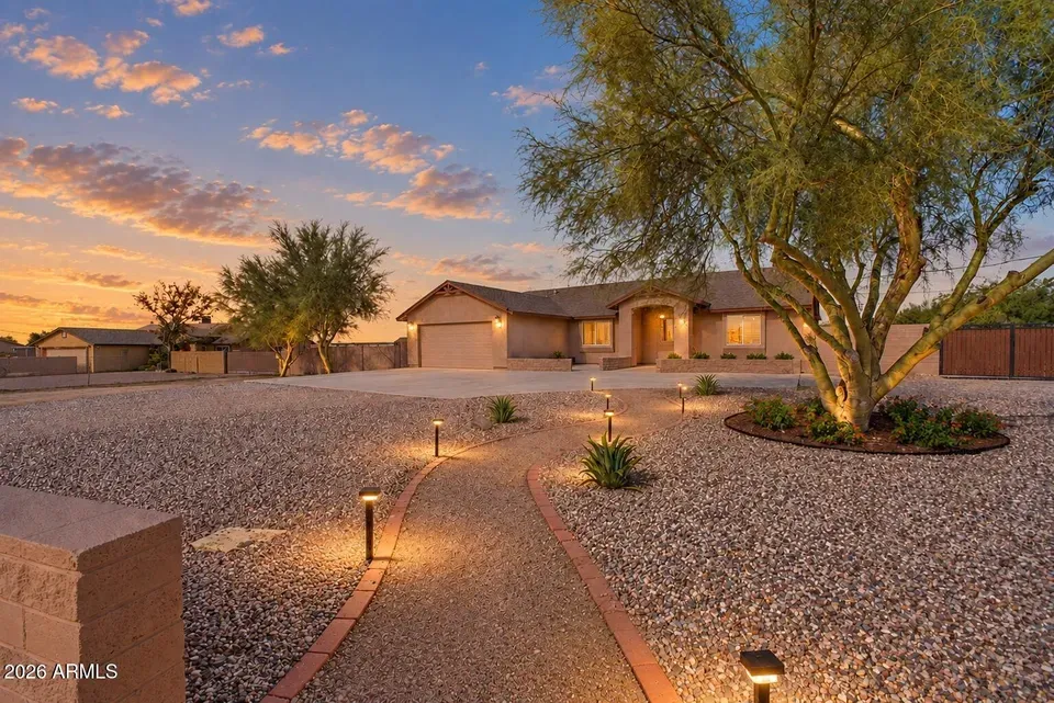 4 Bed 2 Bath Traditional Suburban Family Home in Mesa, AZ