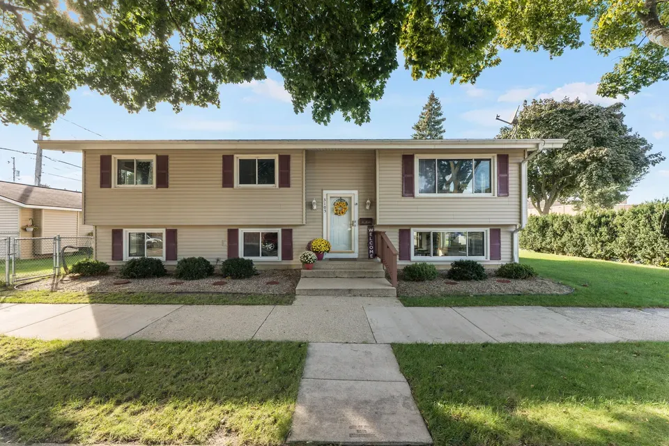 4 Bed 2 Bath Traditional Suburban Family Home in Milwaukee, WI - 1