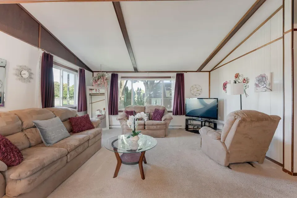 4 Bed 2 Bath Traditional Suburban Family Home in Milwaukee, WI - 3