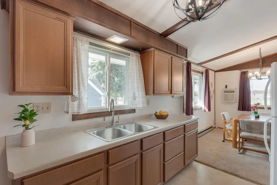 4 Bed 2 Bath Traditional Suburban Family Home in Milwaukee, WI - 5