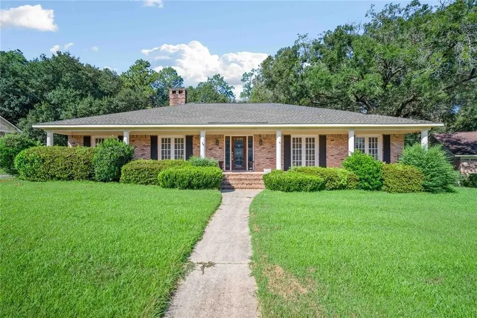 4 Bed 2 Bath Traditional Suburban Family Home in Mobile, AL