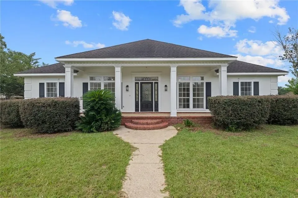4 Bed 2 Bath Traditional Suburban Family Home in Mobile, AL