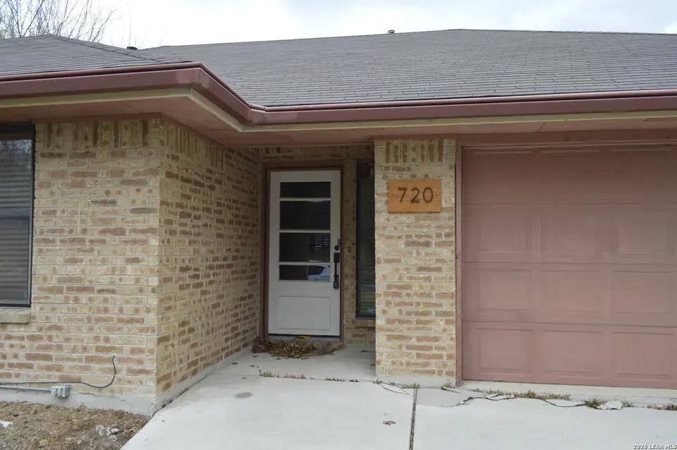 4 Bed 2 Bath Traditional Suburban Family Home in New Braunfels, TX - 2
