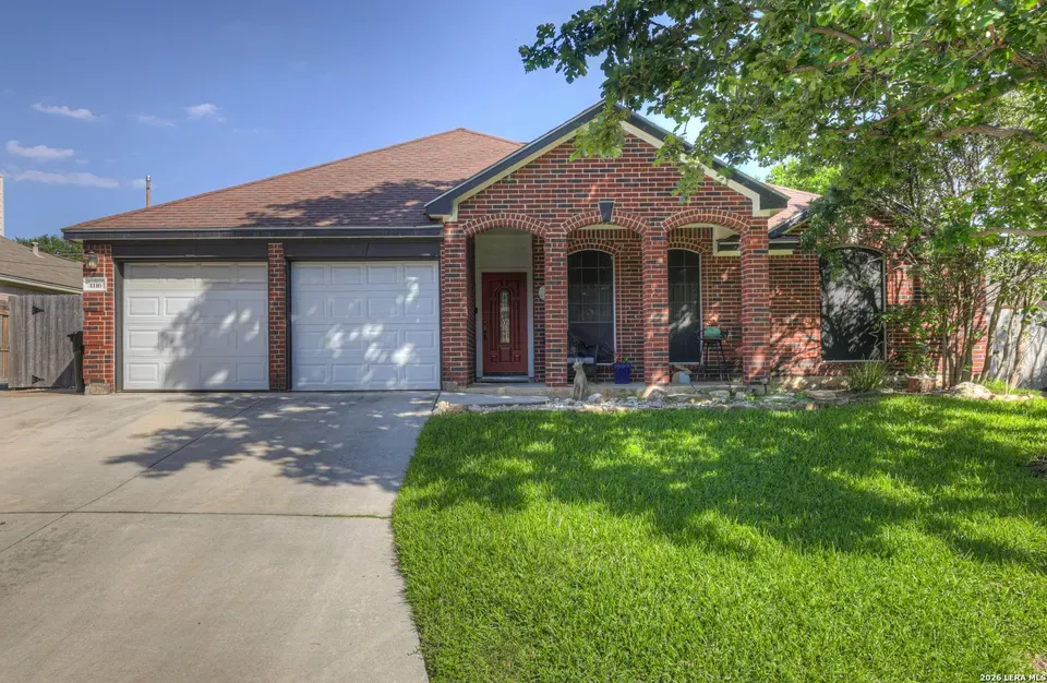 4 Bed 2 Bath Traditional Suburban Family Home in New Braunfels, TX - 2