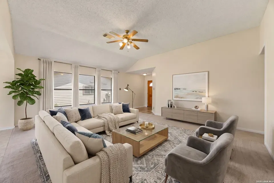 4 Bed 2 Bath Traditional Suburban Family Home in New Braunfels, TX - 2