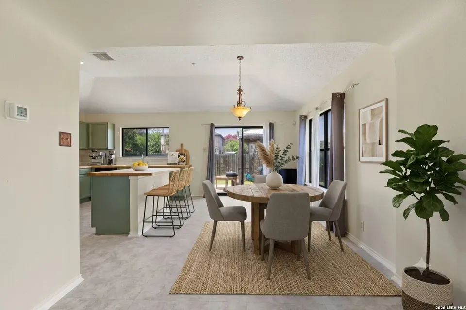 4 Bed 2 Bath Traditional Suburban Family Home in New Braunfels, TX - 5