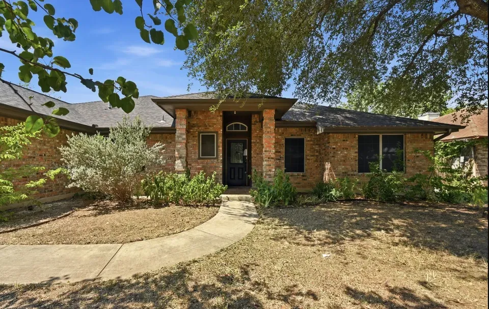 4 Bed 2 Bath Traditional Suburban Family Home in New Braunfels, TX - 1