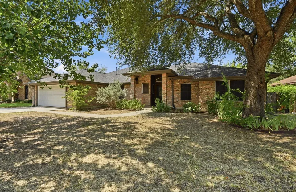 4 Bed 2 Bath Traditional Suburban Family Home in New Braunfels, TX - 2