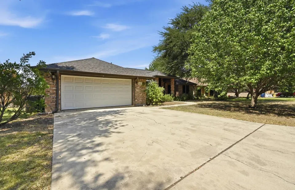 4 Bed 2 Bath Traditional Suburban Family Home in New Braunfels, TX - 3