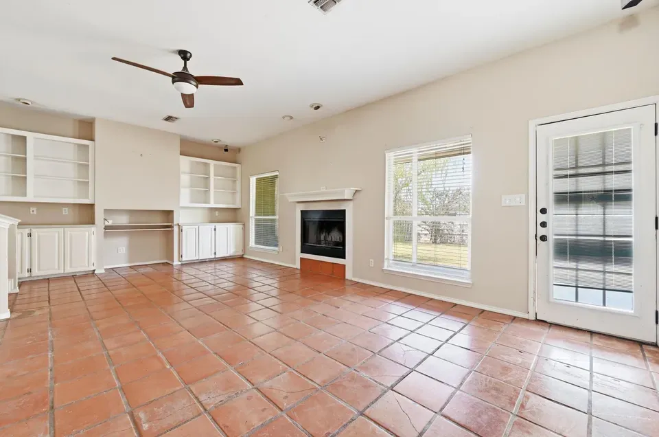 4 Bed 2 Bath Traditional Suburban Family Home in New Braunfels, TX - 5