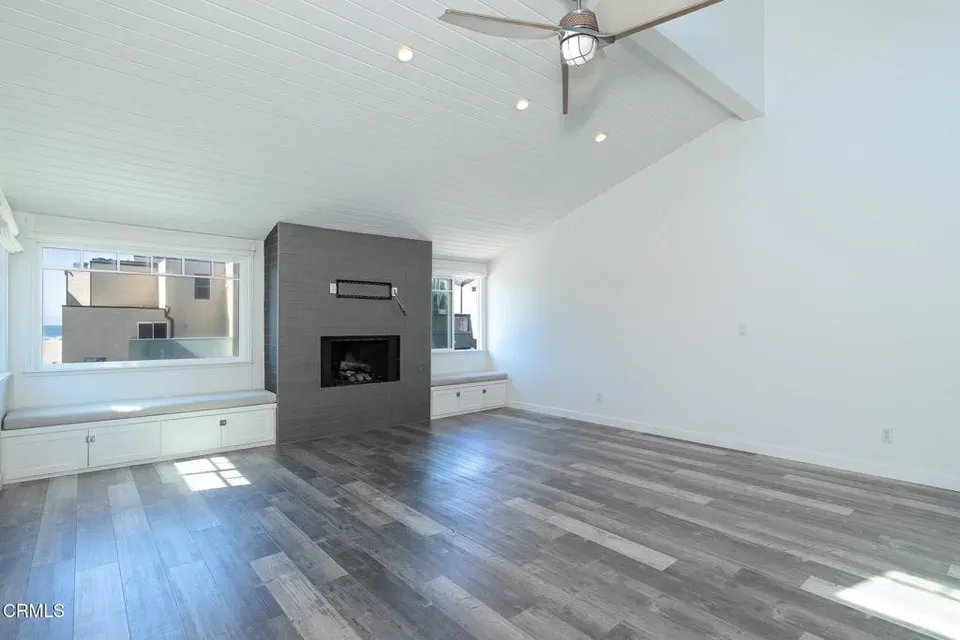 4 Bed 2 Bath Traditional Suburban Family Home in Oxnard, CA - 2