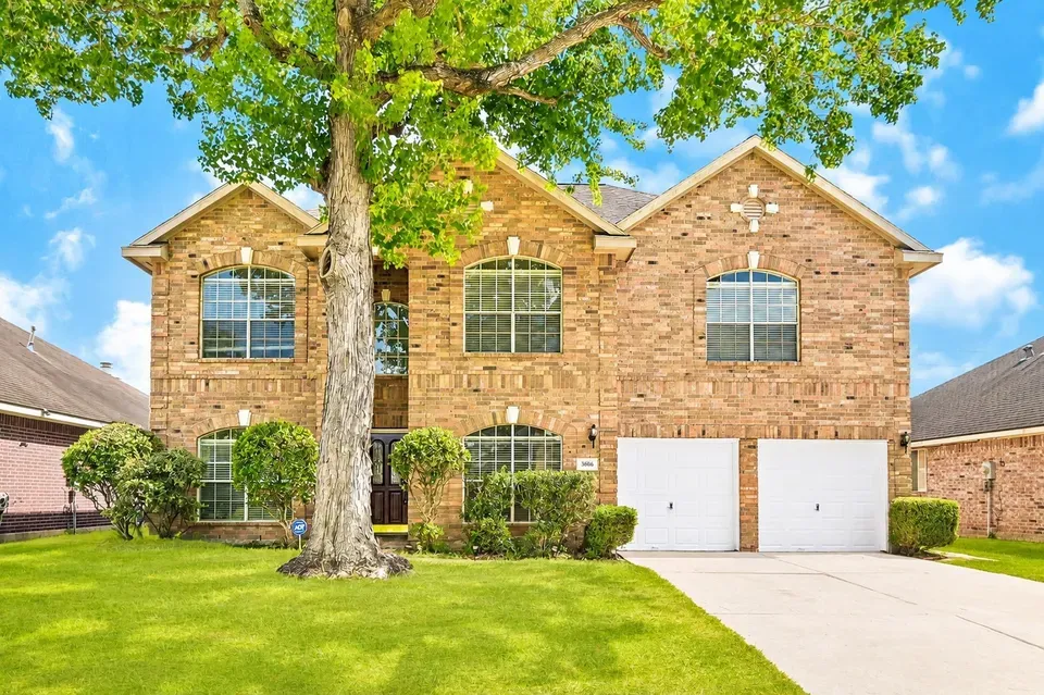 4 Bed 2 Bath Traditional Suburban Family Home in Pearland, TX