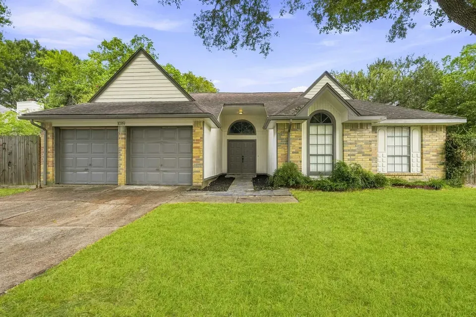 4 Bed 2 Bath Traditional Suburban Family Home in Pearland, TX