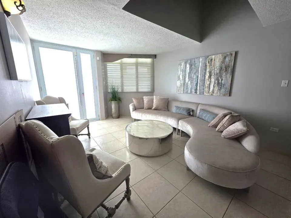 4 Bed 2 Bath Traditional Suburban Family Home in San Juan, PR - 2