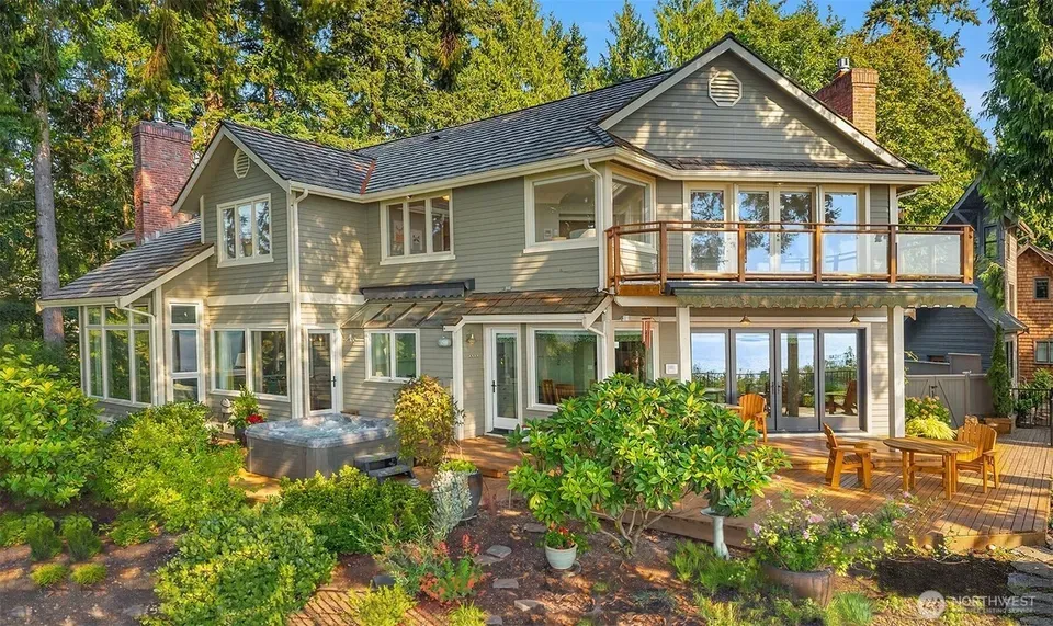 4 Bed 2 Bath Traditional Suburban Family Home in Seattle, WA - 1