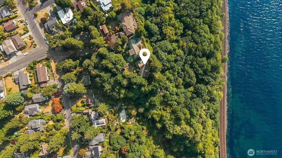 4 Bed 2 Bath Traditional Suburban Family Home in Seattle, WA - 4
