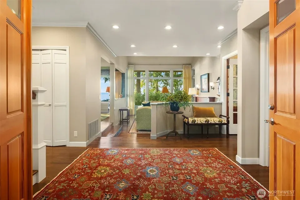 4 Bed 2 Bath Traditional Suburban Family Home in Seattle, WA - 5