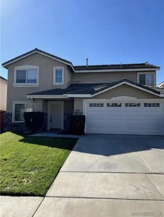 4 Bed 2 Bath Traditional Suburban Family Home in Temecula, CA