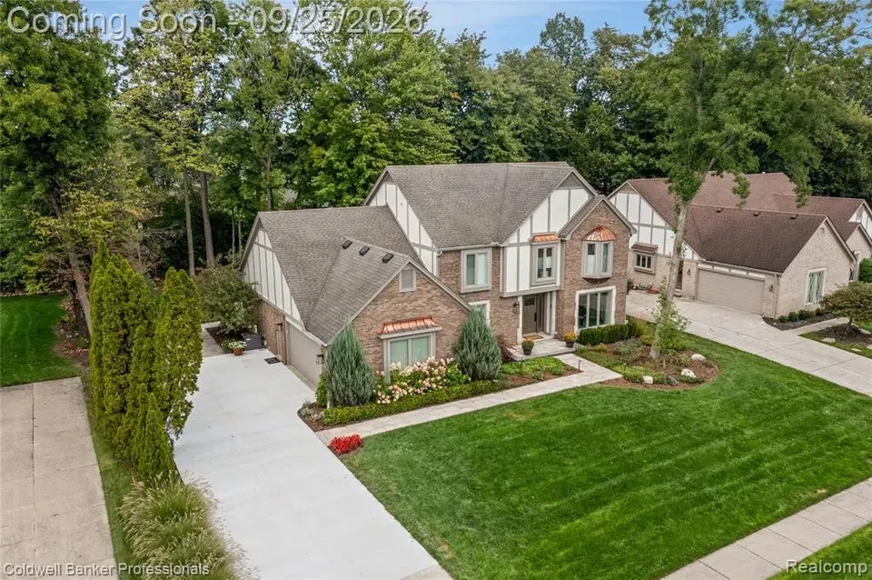 4 Bed 2 Bath Traditional Suburban Family Home in Troy, MI - 3