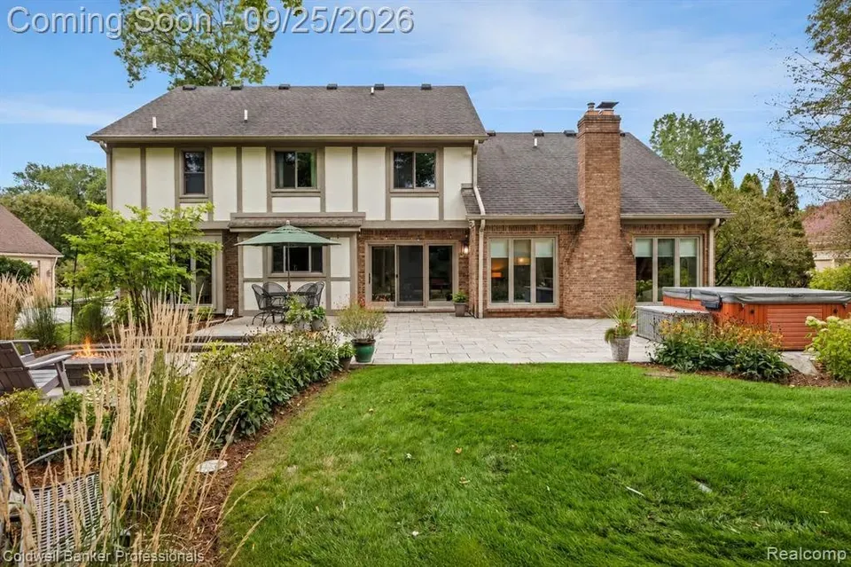 4 Bed 2 Bath Traditional Suburban Family Home in Troy, MI - 4
