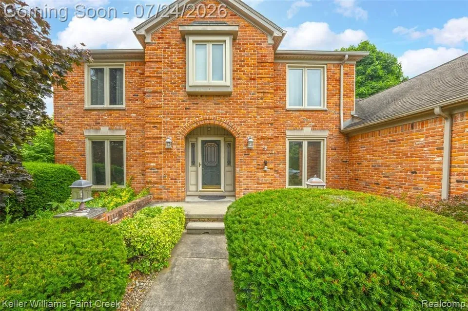 4 Bed 2 Bath Traditional Suburban Family Home in Troy, MI - 2