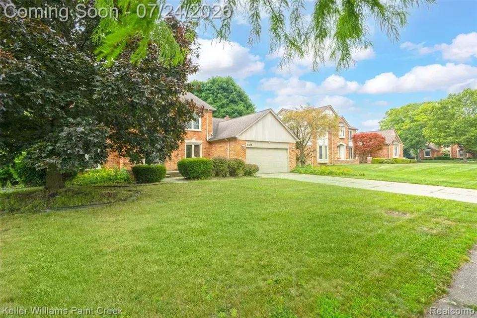 4 Bed 2 Bath Traditional Suburban Family Home in Troy, MI - 3