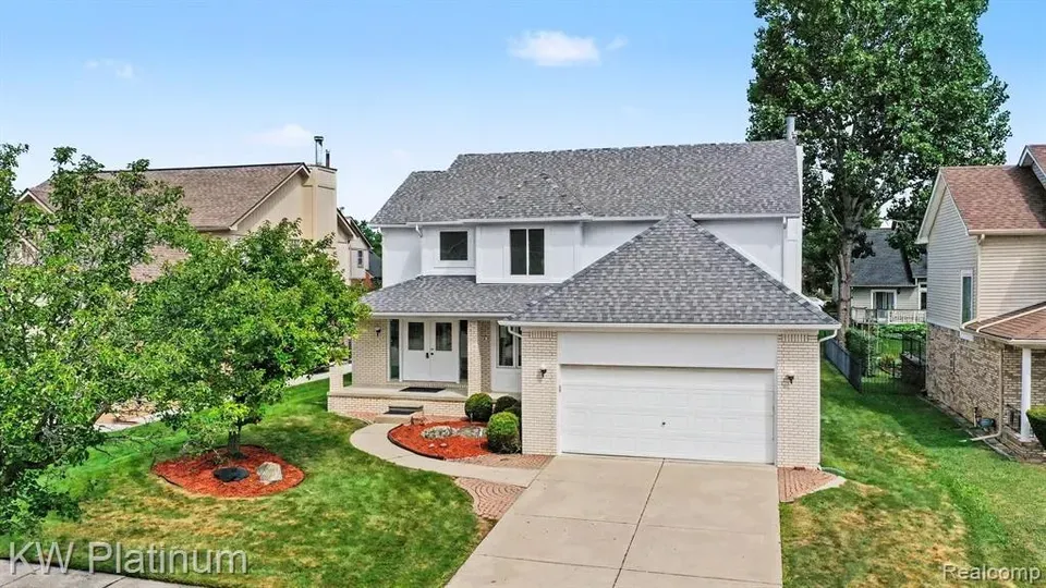 4 Bed 2 Bath Traditional Suburban Family Home in Troy, MI - 1
