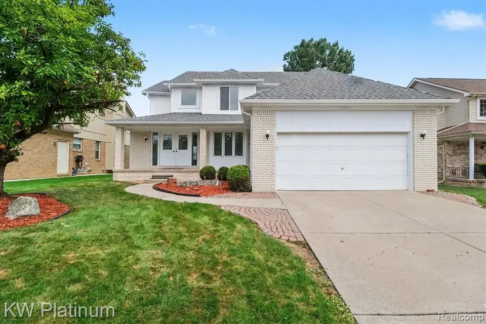 4 Bed 2 Bath Traditional Suburban Family Home in Troy, MI - 2