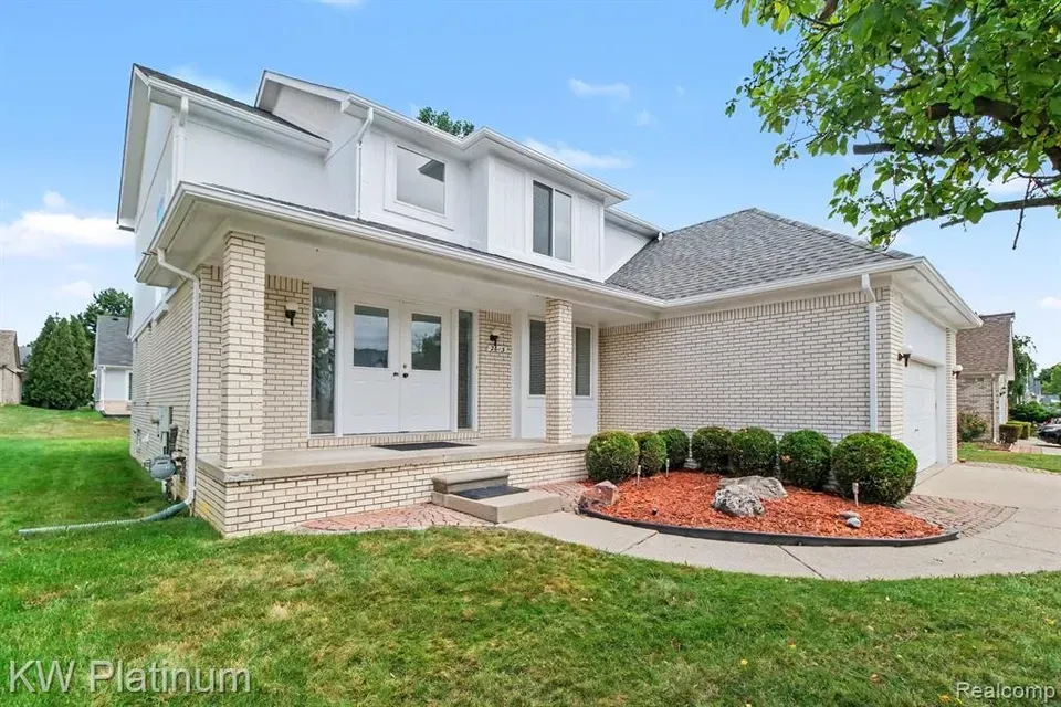 4 Bed 2 Bath Traditional Suburban Family Home in Troy, MI - 3