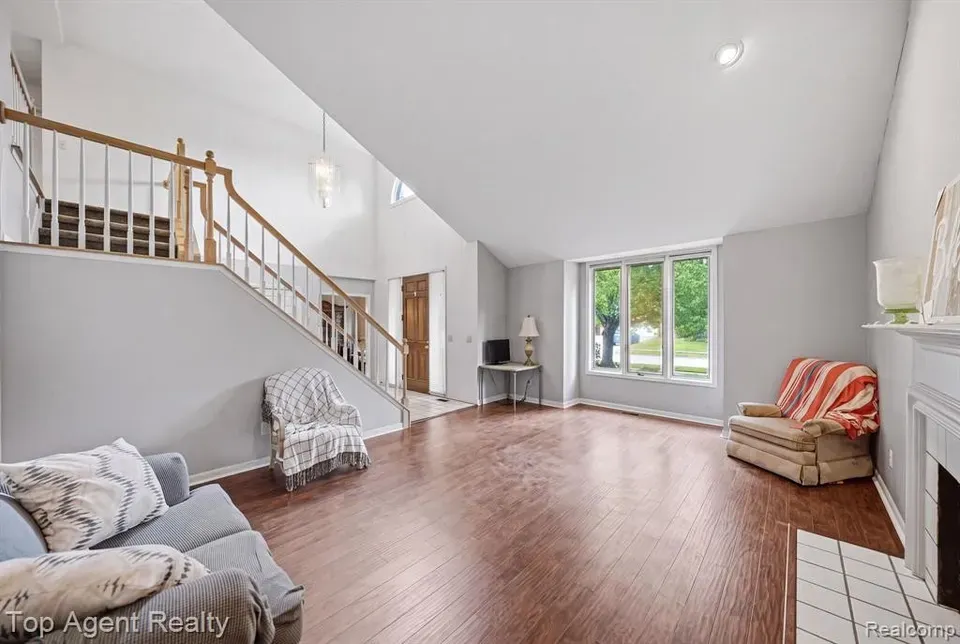 4 Bed 2 Bath Traditional Suburban Family Home in Troy, MI - 5