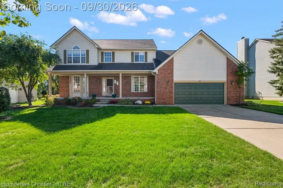 4 Bed 2 Bath Traditional Suburban Family Home in Troy, MI