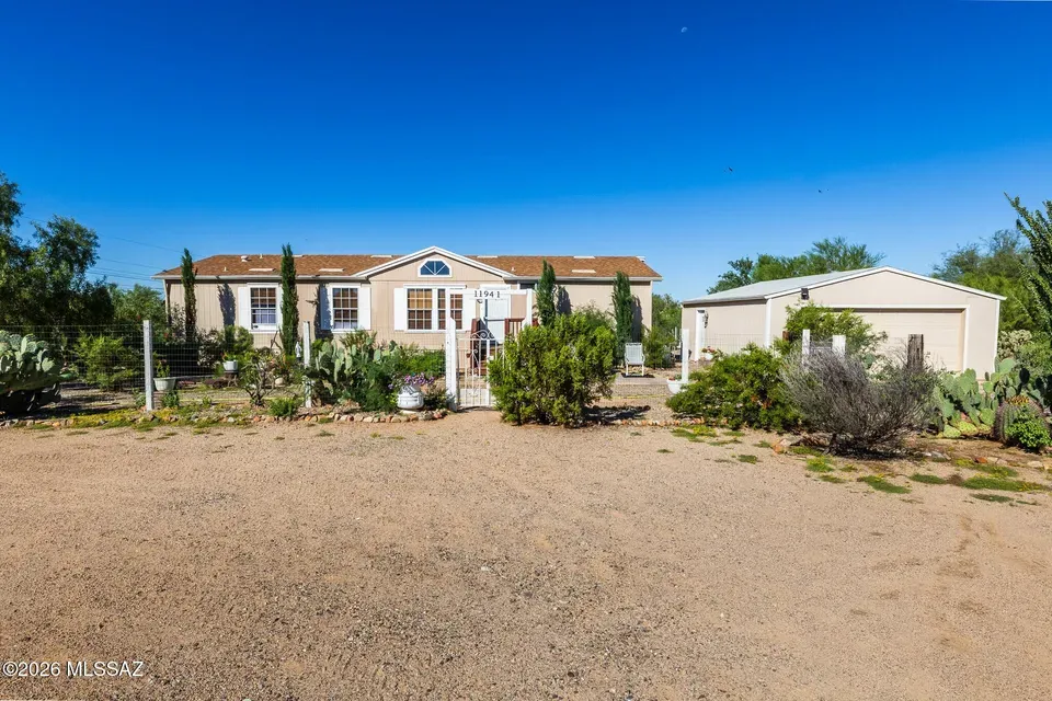 4 Bed 2 Bath Traditional Suburban Family Home in Tucson, AZ
