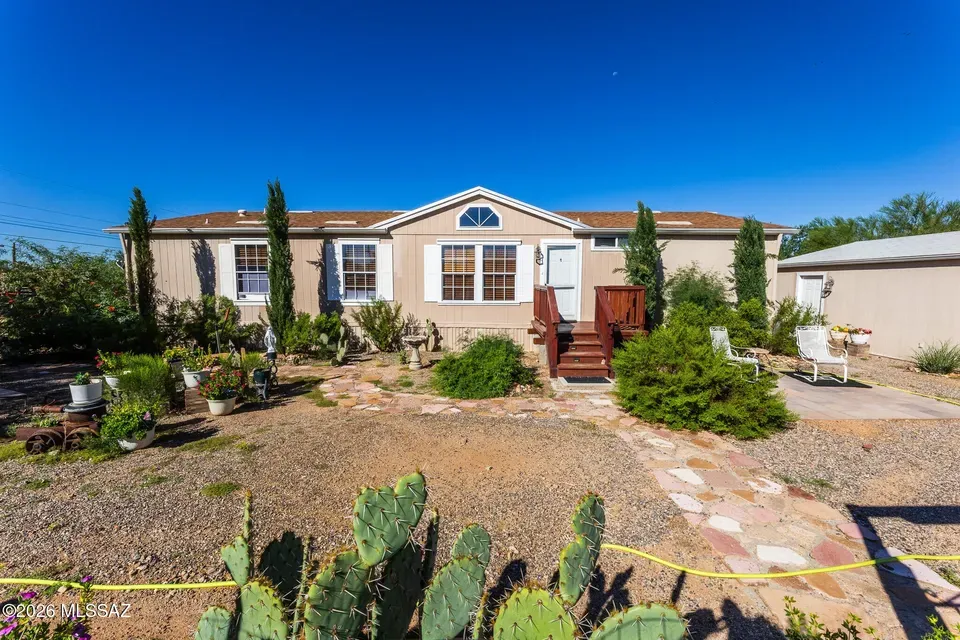 4 Bed 2 Bath Traditional Suburban Family Home in Tucson, AZ - 2