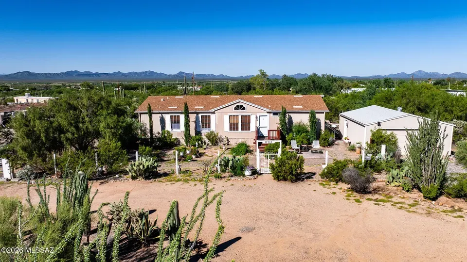 4 Bed 2 Bath Traditional Suburban Family Home in Tucson, AZ - 4