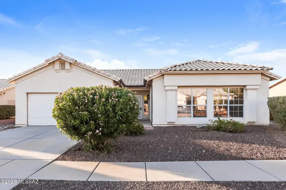 4 Bed 2 Bath Traditional Suburban Family Home in Tucson, AZ - 1