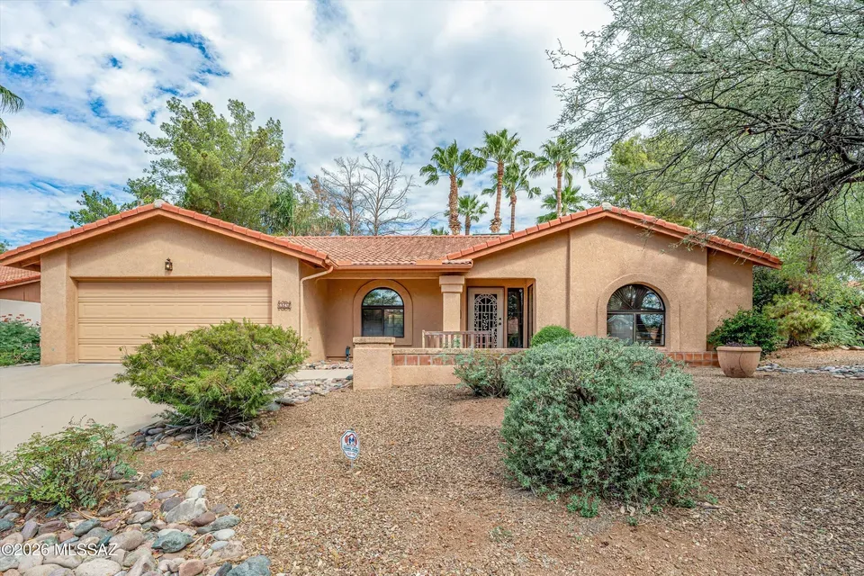 4 Bed 2 Bath Traditional Suburban Family Home in Tucson, AZ - 1