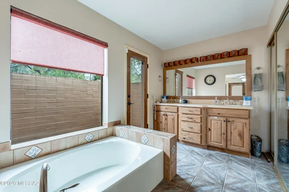 4 Bed 2 Bath Traditional Suburban Family Home in Tucson, AZ - 4