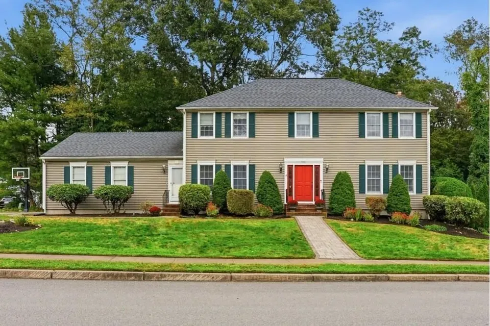 4 Bed 2 Bath Traditional Suburban Family Home in Warwick, RI - 1