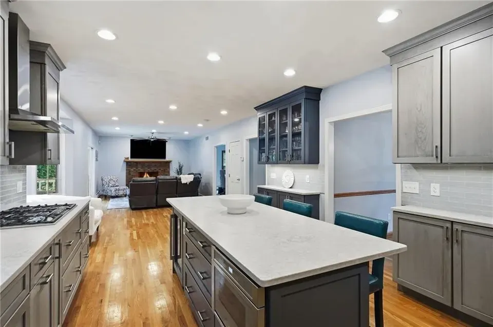 4 Bed 2 Bath Traditional Suburban Family Home in Warwick, RI - 3