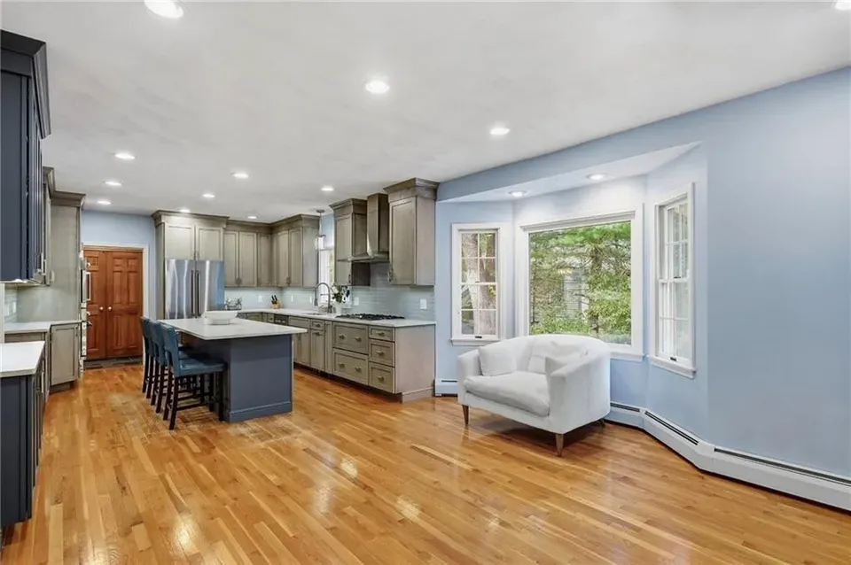 4 Bed 2 Bath Traditional Suburban Family Home in Warwick, RI - 4