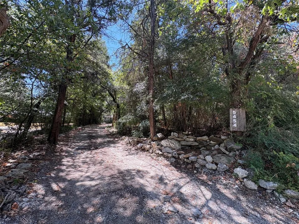 4 Bed 2 Bath Transitional Coastal in Dallas, TX