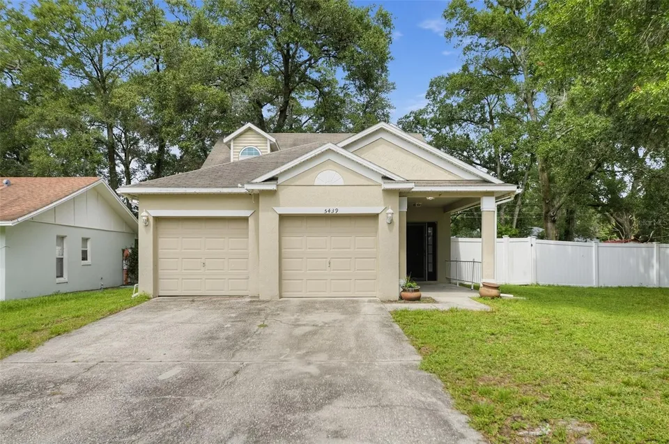 4 Bed 2 Bath Transitional Coastal in Orlando, FL