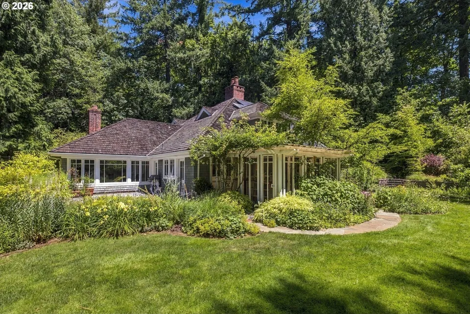 4 Bed 2 Bath Transitional Coastal in Portland, OR