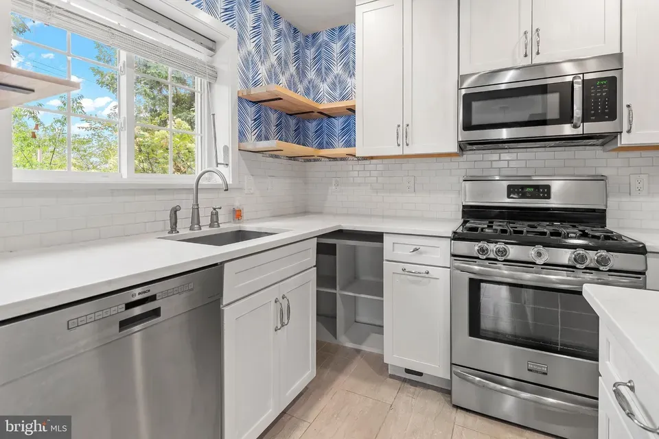 4 Bed 2 Bath Urban Residential Condo in Alexandria, VA - 2