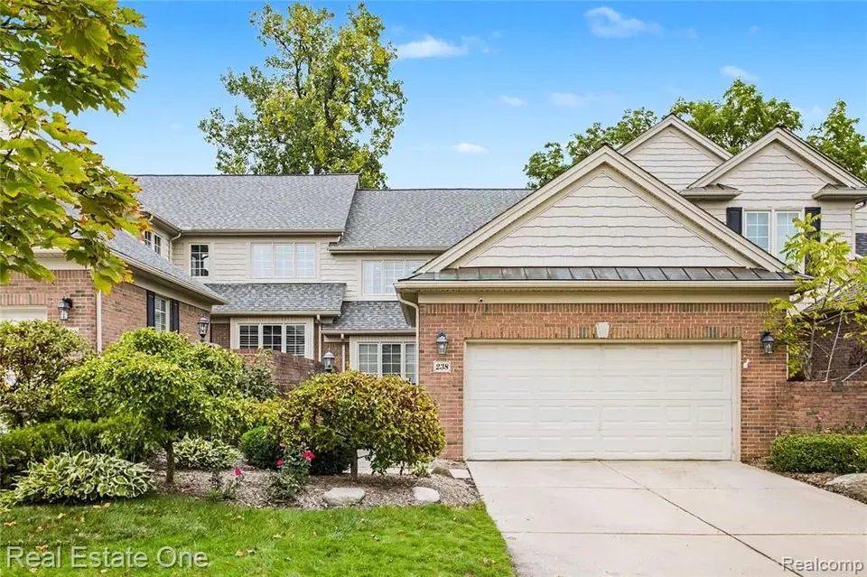 4 Bed 2 Bath Urban Residential Condo in Troy, MI - 1