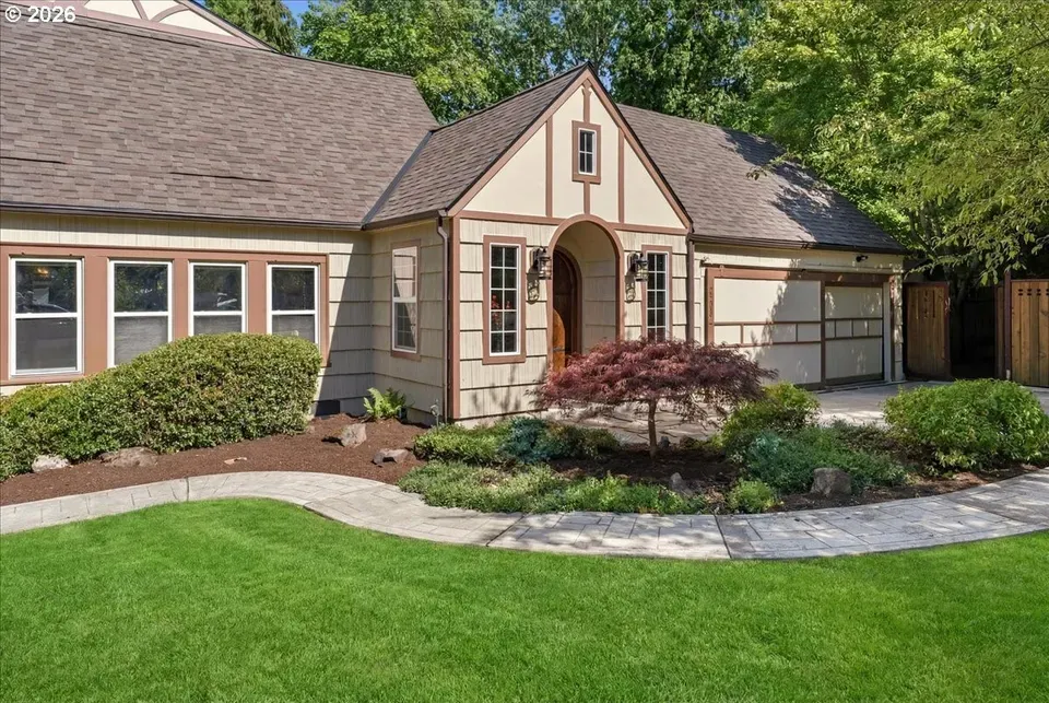 4 Bed 3 Bath Classic Historic Era Home in Beaverton, OR - 2