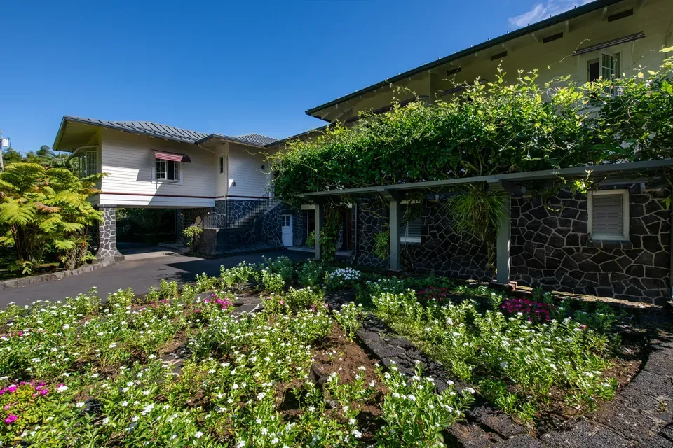 4 Bed 3 Bath Classic Historic Era Home in Hilo, HI - 2