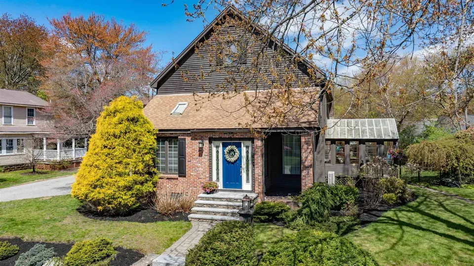 4 Bed 3 Bath Classic Historic Era Home in Nashua, NH - 2