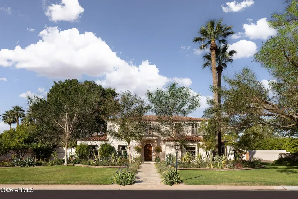 4 Bed 3 Bath Classic Historic Era Home in Phoenix, AZ - 2