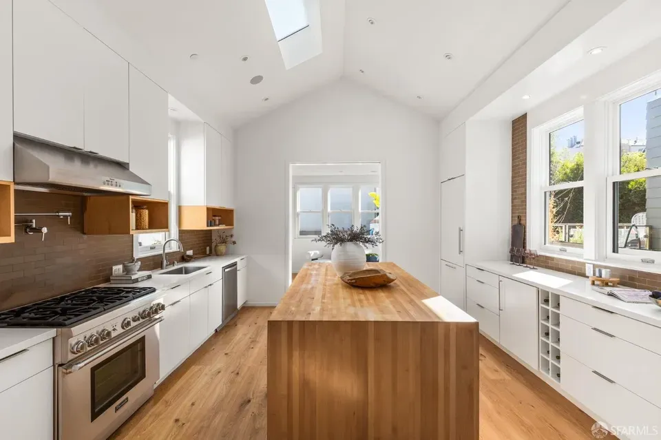 4 Bed 3 Bath Classic Historic Era Home in San Francisco, CA - 2